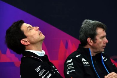 Wolff: "Mercedes bir kaç 'parlak an' için yarışamaz" 