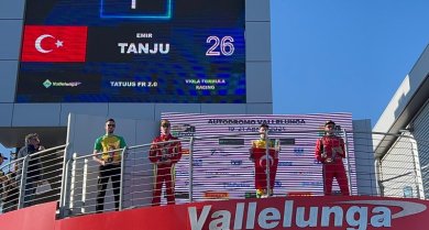 Tanju’dan İlk F2000 Yarışında 6 Kupa Birden 