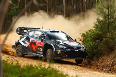 2024 WRC Portekiz: Rovanpera ve Ogier bir saniye içerisinde, Evans etap notlarında sorun yaşıyor 
